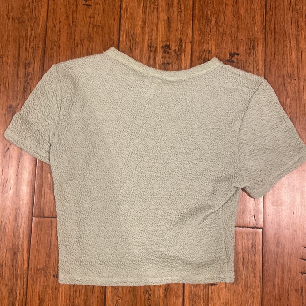 Tilly’s RSQ green cropped shirt - Picture 3 of 5